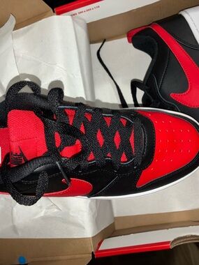 Nike Men’s Low-Top Sneakers in Black and Red Jordan